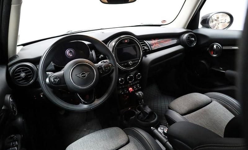 Begagnad Mini Cooper 136 HK (100 kW) 2020 Svart Halvkombi