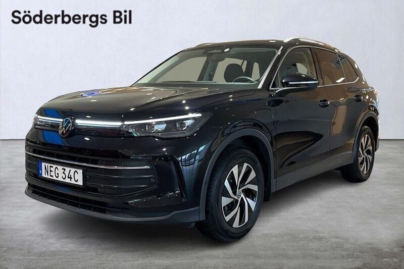 Svart Begagnad 2024 VW Tiguan Edition SUV | 479 000 kr (Dyr) - Bild 1/4