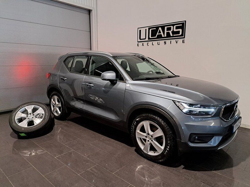 Grå Begagnad 2018 Volvo XC40 Momentum SUV | 219 900 kr - Bild 1/4