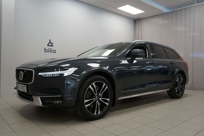Grå Begagnad 2017 Volvo V90 CC Pro Kombi | 324 500 kr (Marknadspris) - Bild 1/4