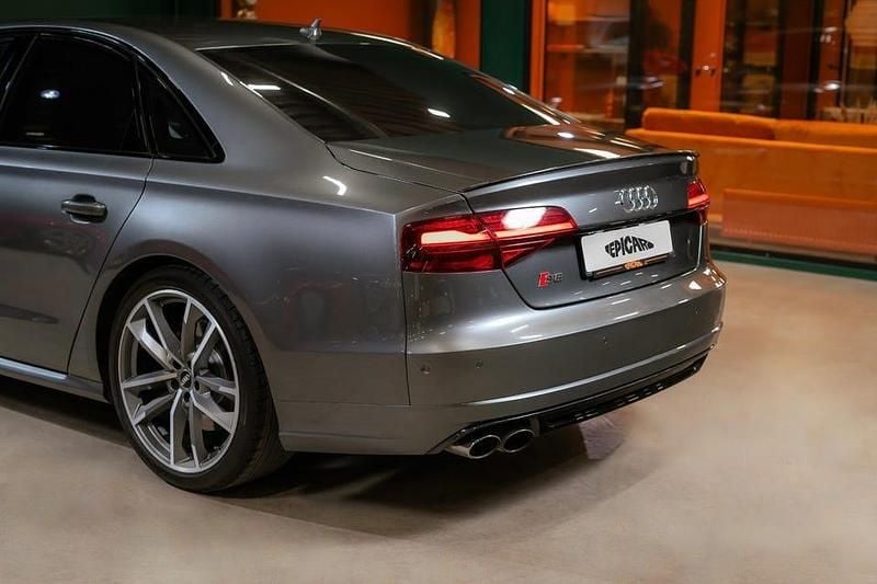 Begagnad Audi S8 plus 605 HK (444 kW) 2016 Grå Sedan