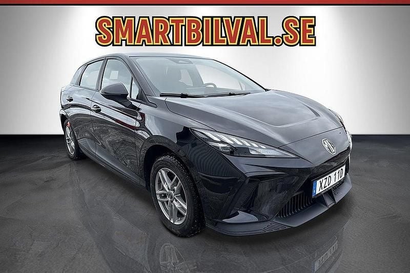Begagnad MG MG4 EV 125 kW (170 HK) 2023 Svart Halvkombi