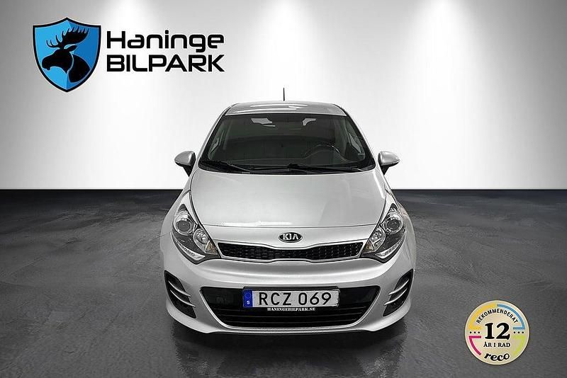 Begagnad Kia Rio 85 HK (62 kW) 2016 Grå Halvkombi