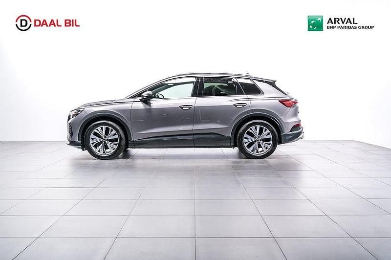 Grå Begagnad 2023 Audi Q4 e-tron Proline SUV | 339 700 kr (Bra pris) - Bild 1/4
