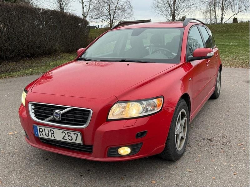 Röd Begagnad 2009 Volvo V50 Momentum Kombi | 33 500 kr (Bra pris) - Bild 1/4
