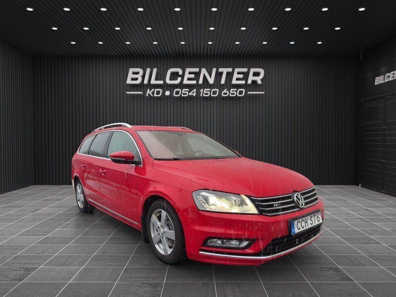 Röd Begagnad 2014 VW Passat R-line Kombi | 109 900 kr (Marknadspris) - Bild 1/4