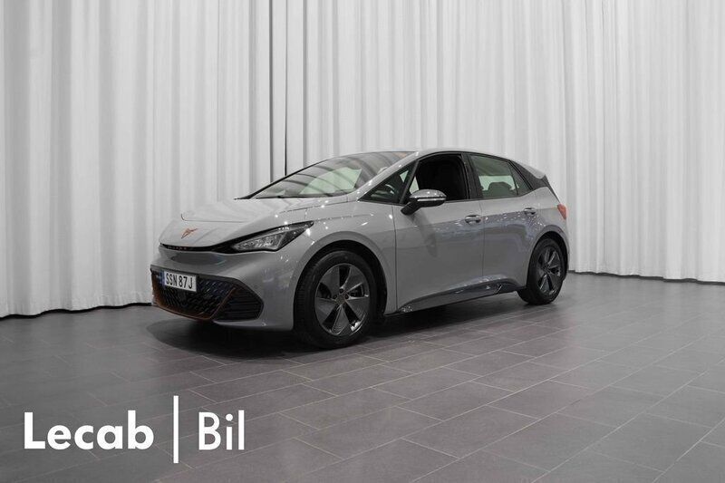 Ljusgrå (vapor grey) Begagnad 2022 Cupra Born Halvkombi | 264 500 kr (Marknadspris) - Bild 1/4