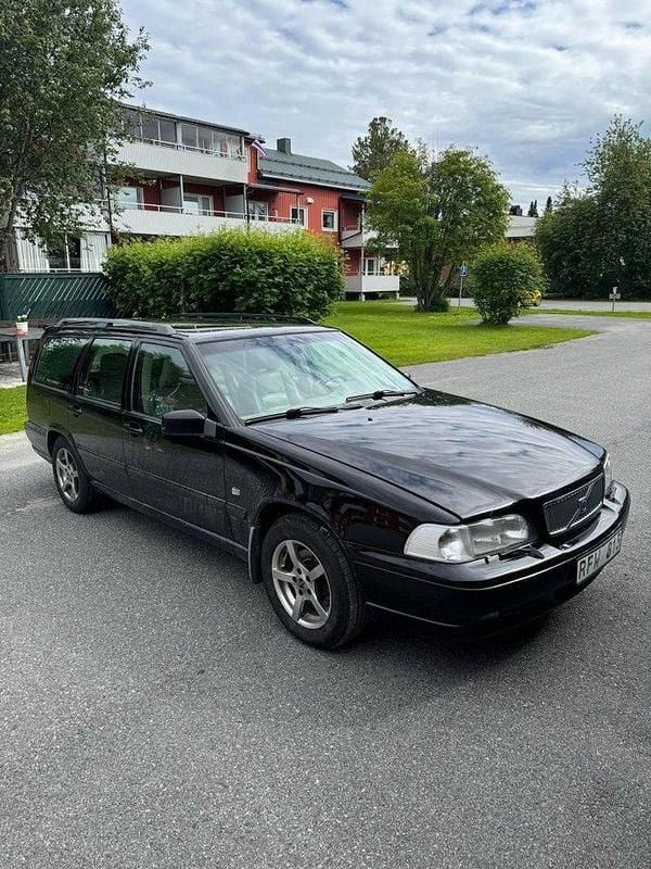 Svart Begagnad 2000 Volvo V70 Standard Kombi | 10 000 kr (Bra pris) - Bild 1/4