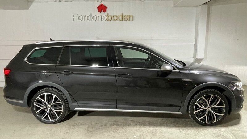 Mörkgrå Begagnad 2020 VW Passat Alltrack GTS Kombi | 299 800 kr (Dyr) - Bild 1/4