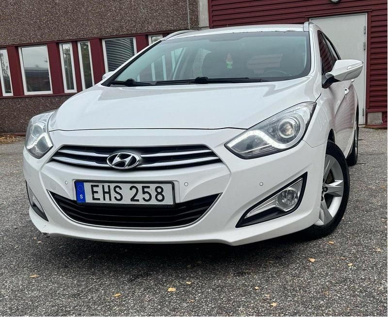 Vit Begagnad 2014 Hyundai i40 Kombi | 69 900 kr (Bra pris) - Bild 1/4