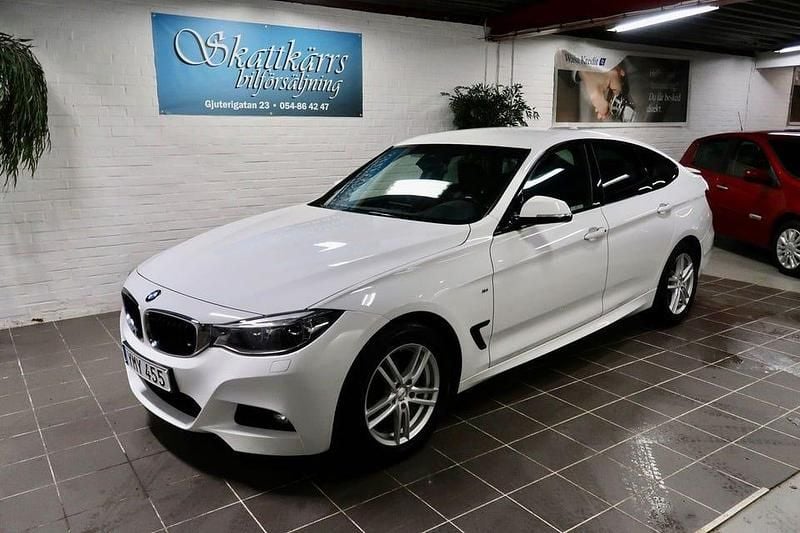 Vit Begagnad 2018 BMW 320 Gran Turismo M Sport Kombi | 184 000 kr (Bra pris) - Bild 1/4