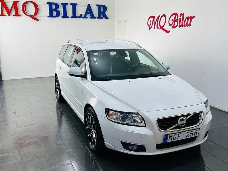 Begagnad Volvo V50 Momentum 150 HK (110 kW) 2011 Vit Kombi