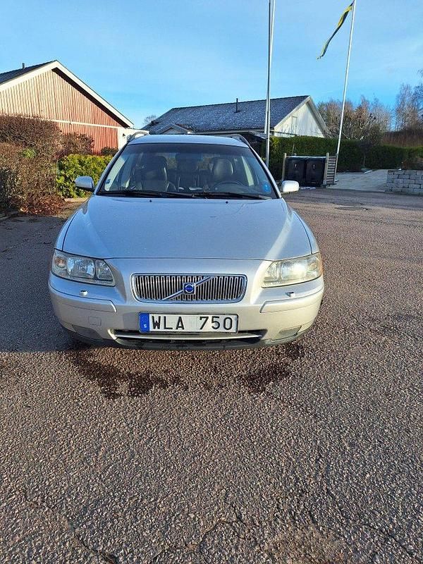 Grå Begagnad 2005 Volvo V70 Kombi | 25 000 kr (Bra pris) - Bild 1/4