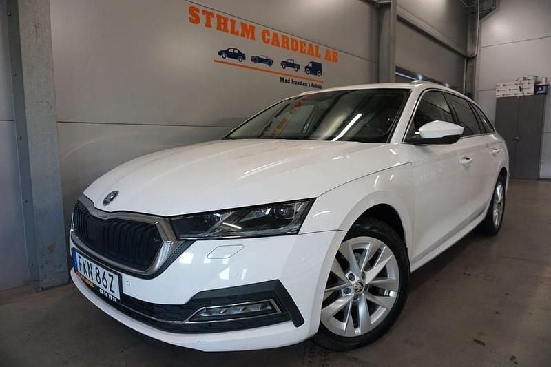 Vit Begagnad 2021 Skoda Octavia Style Kombi | 214 900 kr (Marknadspris) - Bild 1/4