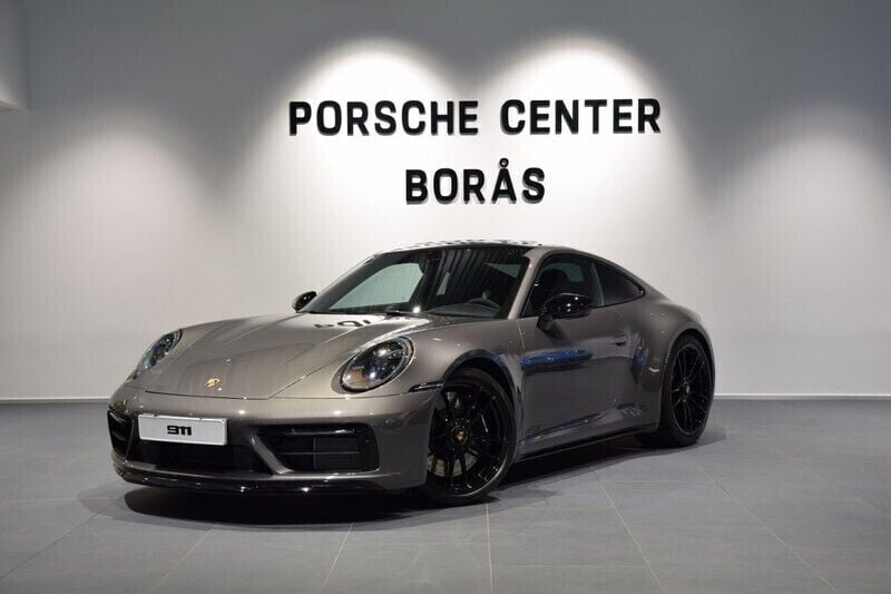Mörkgrå (grey) Ny 2024 Porsche 911 Carrera GTS Sportkupé | 1 875 000 kr (Marknadspris) - Bild 1/4