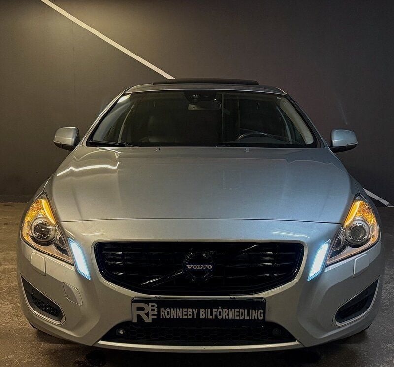 Begagnad Volvo S60 Summum 116 HK (85 kW) 2011 Silver Sedan