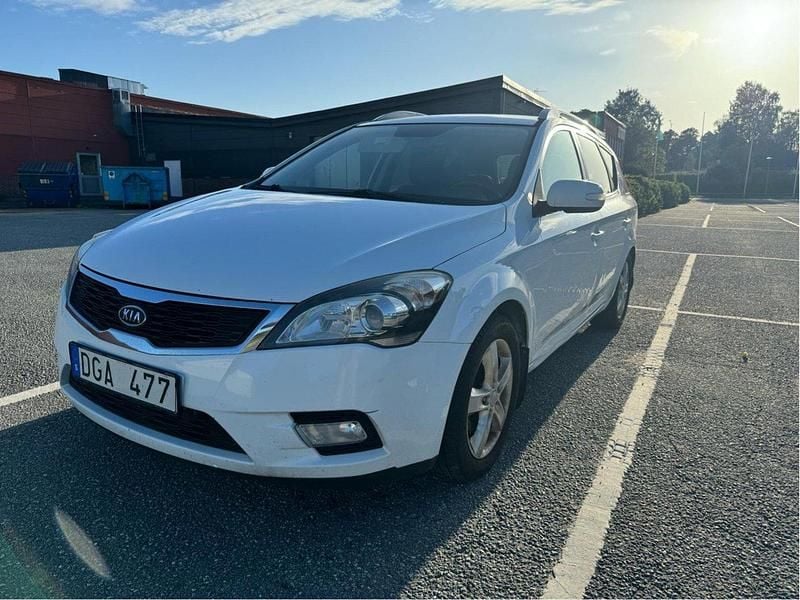 Vit Begagnad 2010 Kia Ceed Sportswagon Kombi | 26 900 kr (Bra pris) - Bild 1/4