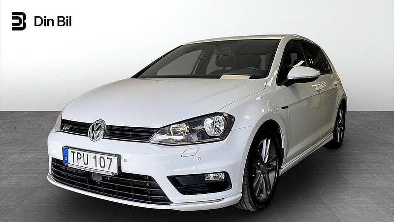 Vit (pure white) Begagnad 2016 VW Golf VII R-line Kombi | 169 000 kr (Marknadspris) - Bild 1/4