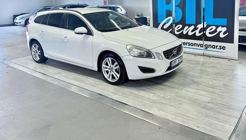 Vit Begagnad 2013 Volvo V60 Momentum Kombi | 88 000 kr (Bra pris) - Bild 1/4