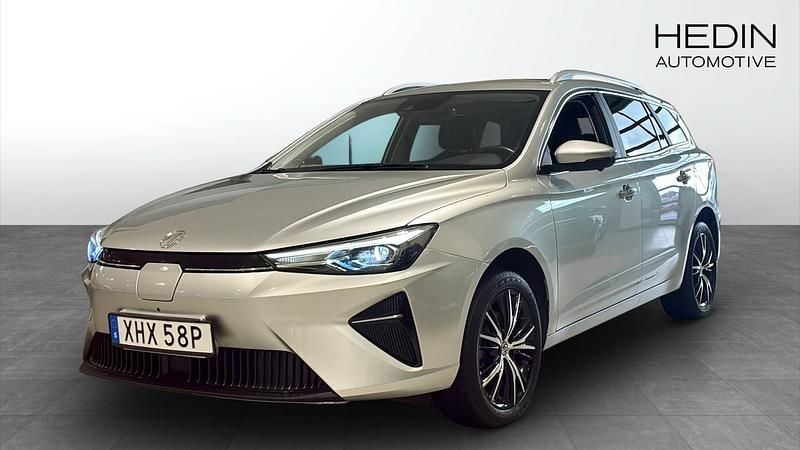 Grå (silver) Begagnad 2023 MG MG5 EV Kombi | 234 500 kr (Marknadspris) - Bild 1/4