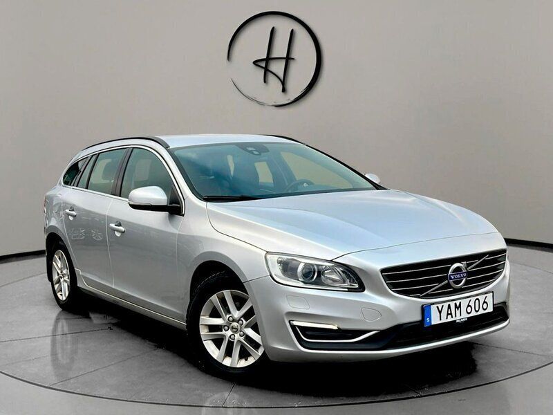 Silver Begagnad 2015 Volvo V60 Kombi | 179 500 kr (Lite dyr) - Bild 1/4