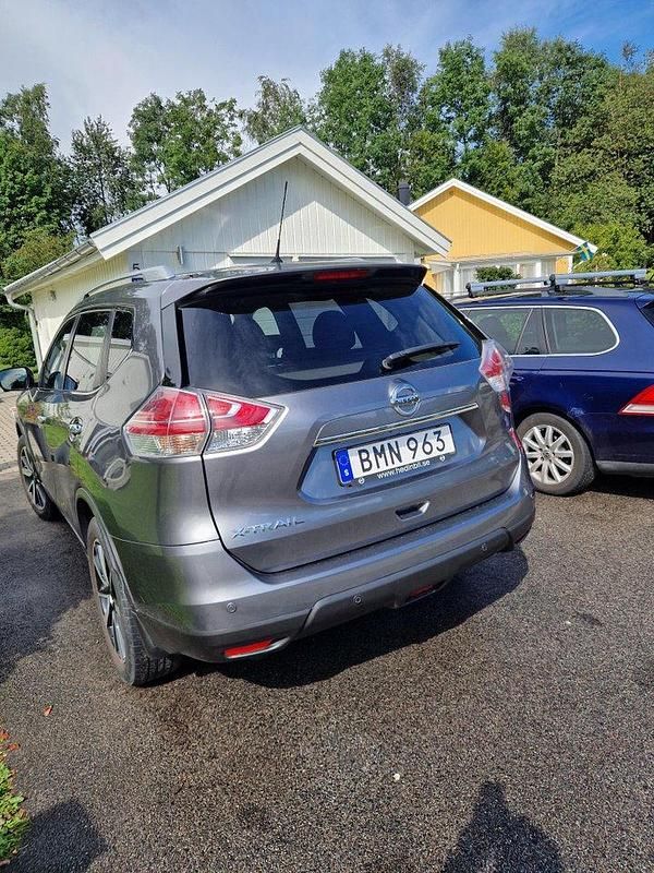 Grå Begagnad 2017 Nissan X-Trail SUV | 144 000 kr (Marknadspris) - Bild 1/4