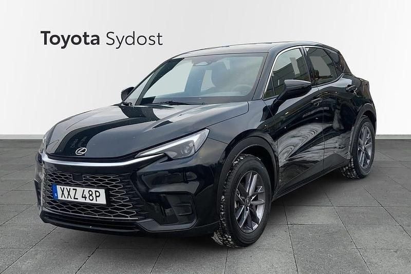 Svart Begagnad 2025 Lexus LBX SUV | 325 000 kr (Superpris) - Bild 1/4