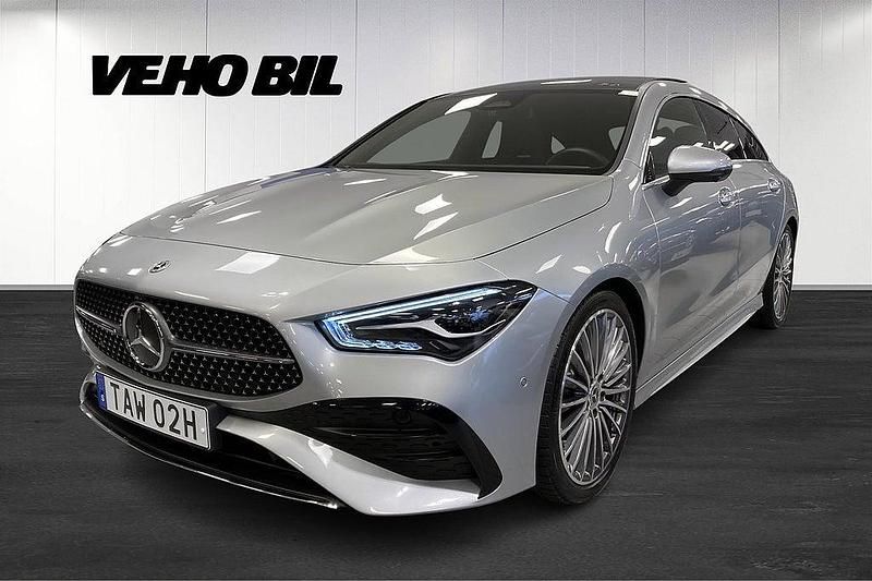 Silver Begagnad 2025 Mercedes CLA200 Shooting Brake AMG line Kombi | 389 000 kr (Marknadspris) - Bild 1/4