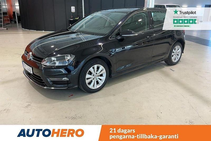 Svart Begagnad 2015 VW Golf VII R-line Halvkombi | 95 000 kr (Marknadspris) - Bild 1/4