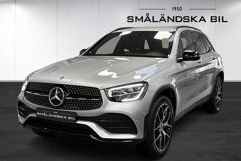 Silver Begagnad 2021 Mercedes GLC300e AMG line SUV | 419 000 kr (Marknadspris) - Bild 1/4