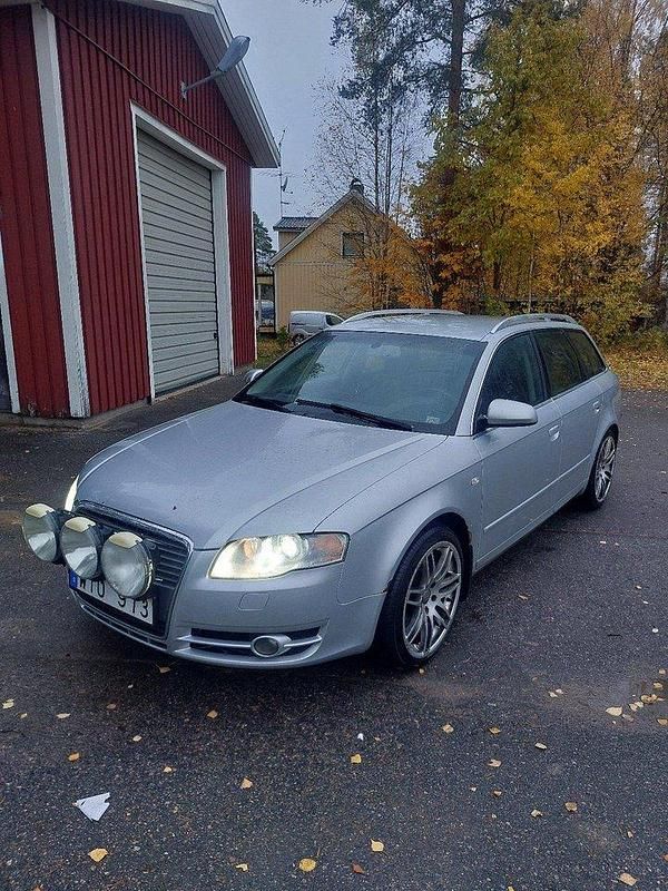 Silver Begagnad 2005 Audi A4 Kombi | 32 000 kr (Marknadspris) - Bild 1/4