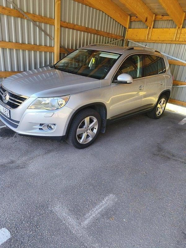 Grå Begagnad 2011 VW Tiguan Sportline SUV | 68 000 kr (Bra pris) - Bild 1/4