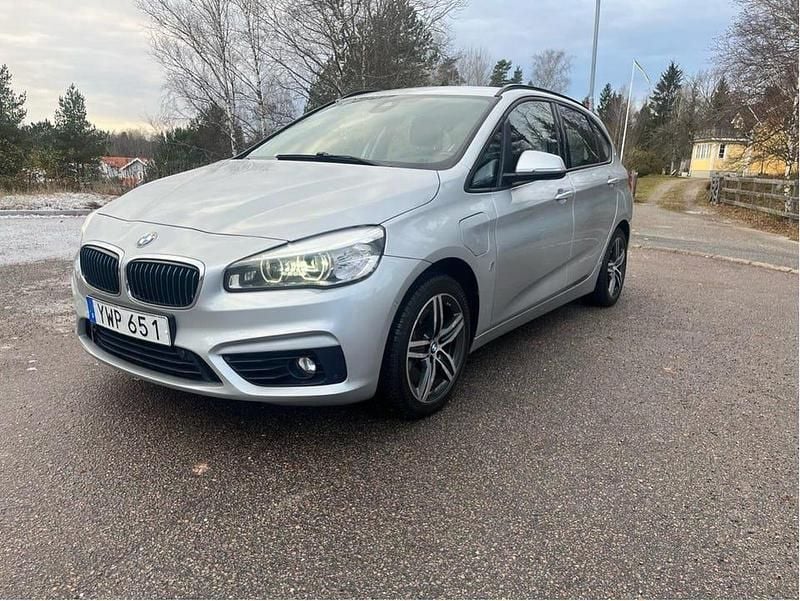 Begagnad 2018 BMW 225 Active Tourer Sport Line Minibuss | 139 900 kr (Bra pris) - Bild 1/4