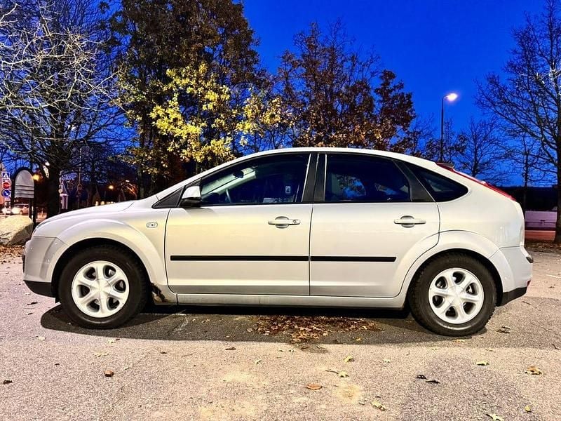 Begagnad 2007 Ford Focus Halvkombi | 28 500 kr (Bra pris) - Bild 1/4