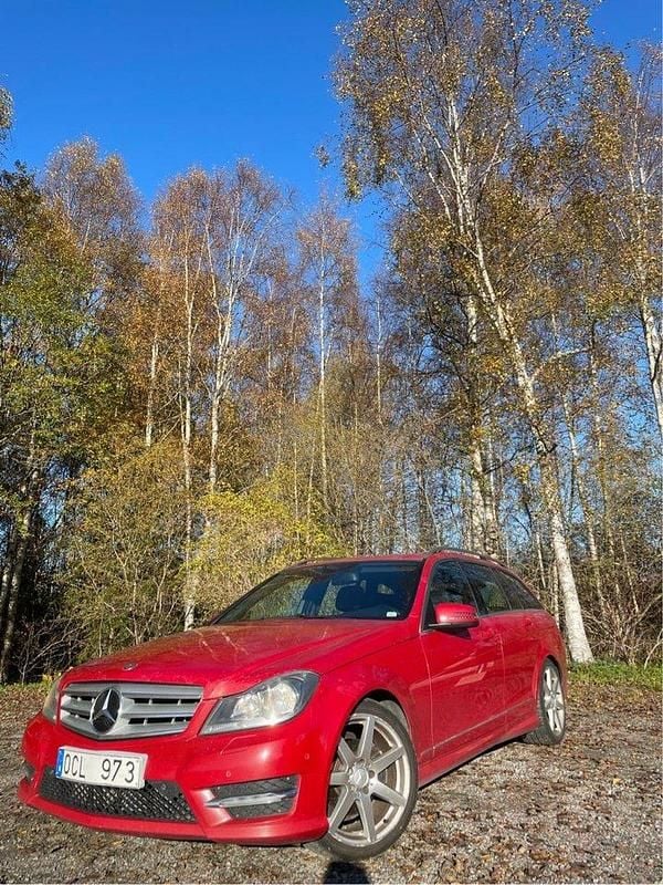 Röd Begagnad 2013 Mercedes C220 AMG Kombi | 59 000 kr (Dyr) - Bild 1/4