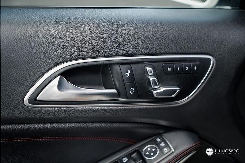 Begagnad Mercedes A45 AMG 381 HK (280 kW) 2015 Vit Kombi