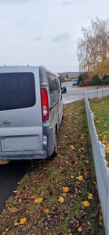 Silver Begagnad 2010 Nissan Primastar Minibuss | 29 900 kr (Marknadspris) - Bild 1/4