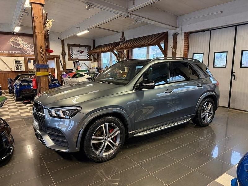 Grå Begagnad 2021 Mercedes GLE400 AMG line | 699 000 kr (Marknadspris) - Bild 1/4