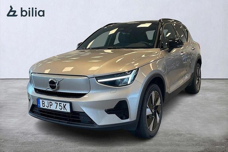 Ljusgrå Begagnad 2023 Volvo XC40 Core SUV | 419 900 kr - Bild 1/3
