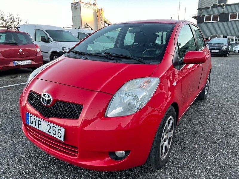 Röd Begagnad 2008 Toyota Yaris Halvkombi | 39 999 kr (Bra pris) - Bild 1/4