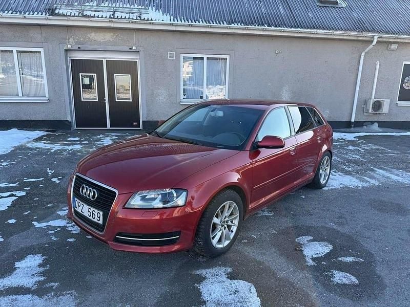 Begagnad Audi A3 Attraction 160 HK (117 kW) 2012 Röd Halvkombi