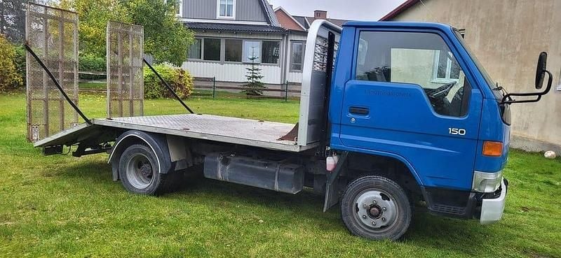 Begagnad Toyota HiAce 88 HK (64 kW) 2000 Blå Van