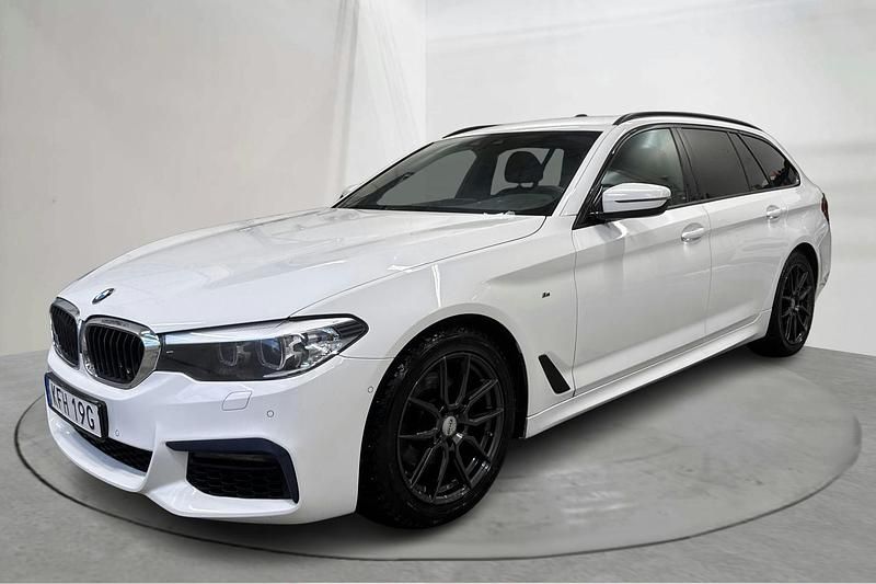 Vit Begagnad 2020 BMW 520 Shadowline Kombi | 259 800 kr (Marknadspris) - Bild 1/4