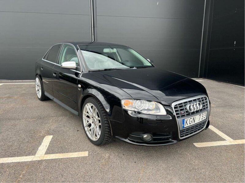 Svart Begagnad 2007 Audi S4 Sedan | 99 900 kr - Bild 1/4