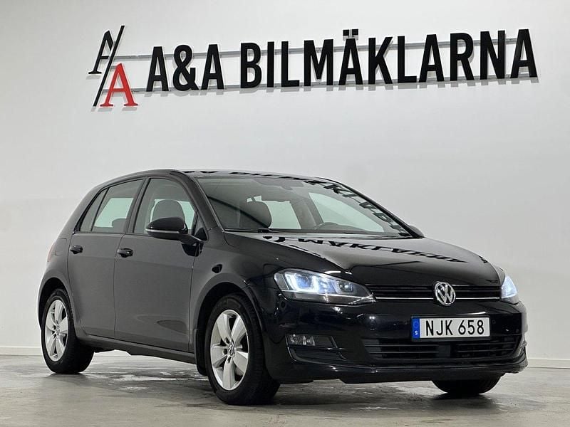 Svart Begagnad 2013 VW Golf VII Halvkombi | 124 900 kr (Marknadspris) - Bild 1/4