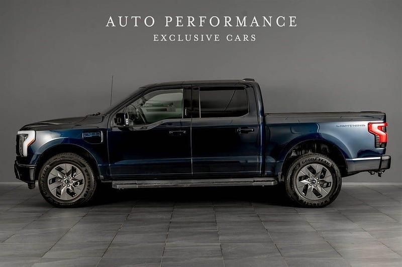 Begagnad Ford F-150 Extended Range 155 kW (211 HK) 2024 Grå (mörkblå) Pickup