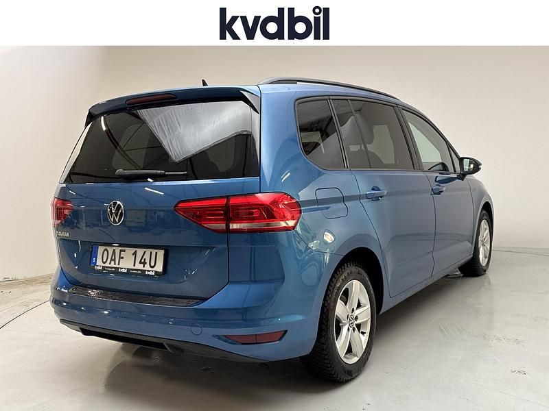 Begagnad VW Touran 150 HK (110 kW) 2021 Blå Minibuss