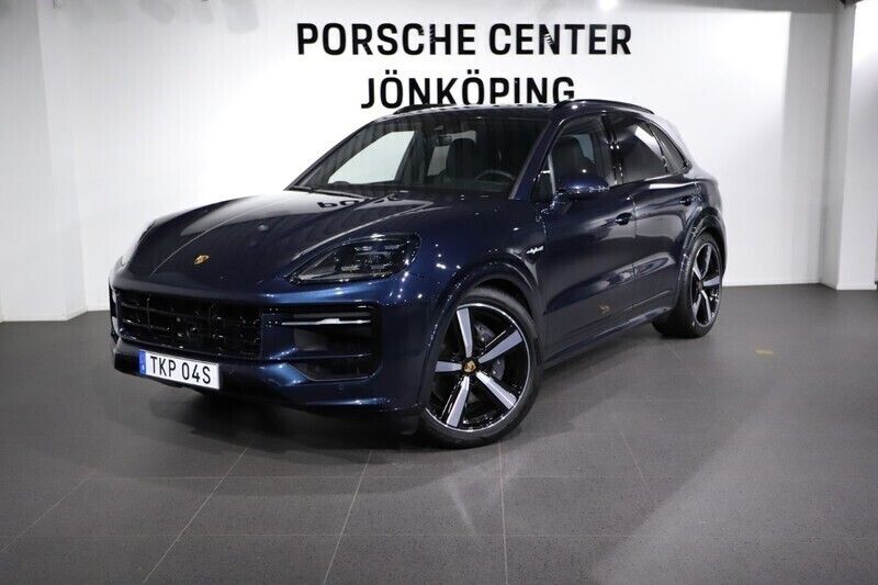 Mörkblå (blue) Begagnad 2024 Porsche Cayenne SUV | 1 199 000 kr (Superpris) - Bild 1/4