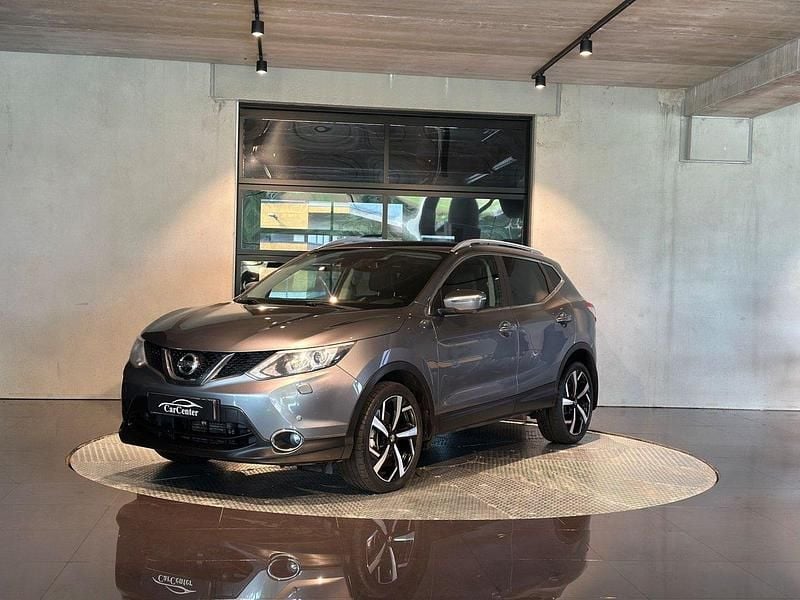 Grå Begagnad 2015 Nissan Qashqai SUV | 129 000 kr (Marknadspris) - Bild 1/4