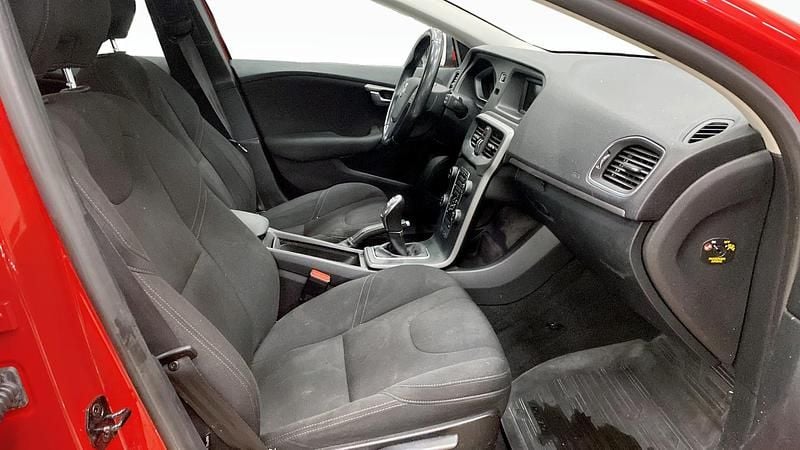 Begagnad Volvo V40 Kinetic 150 HK (110 kW) 2013 Röd Halvkombi